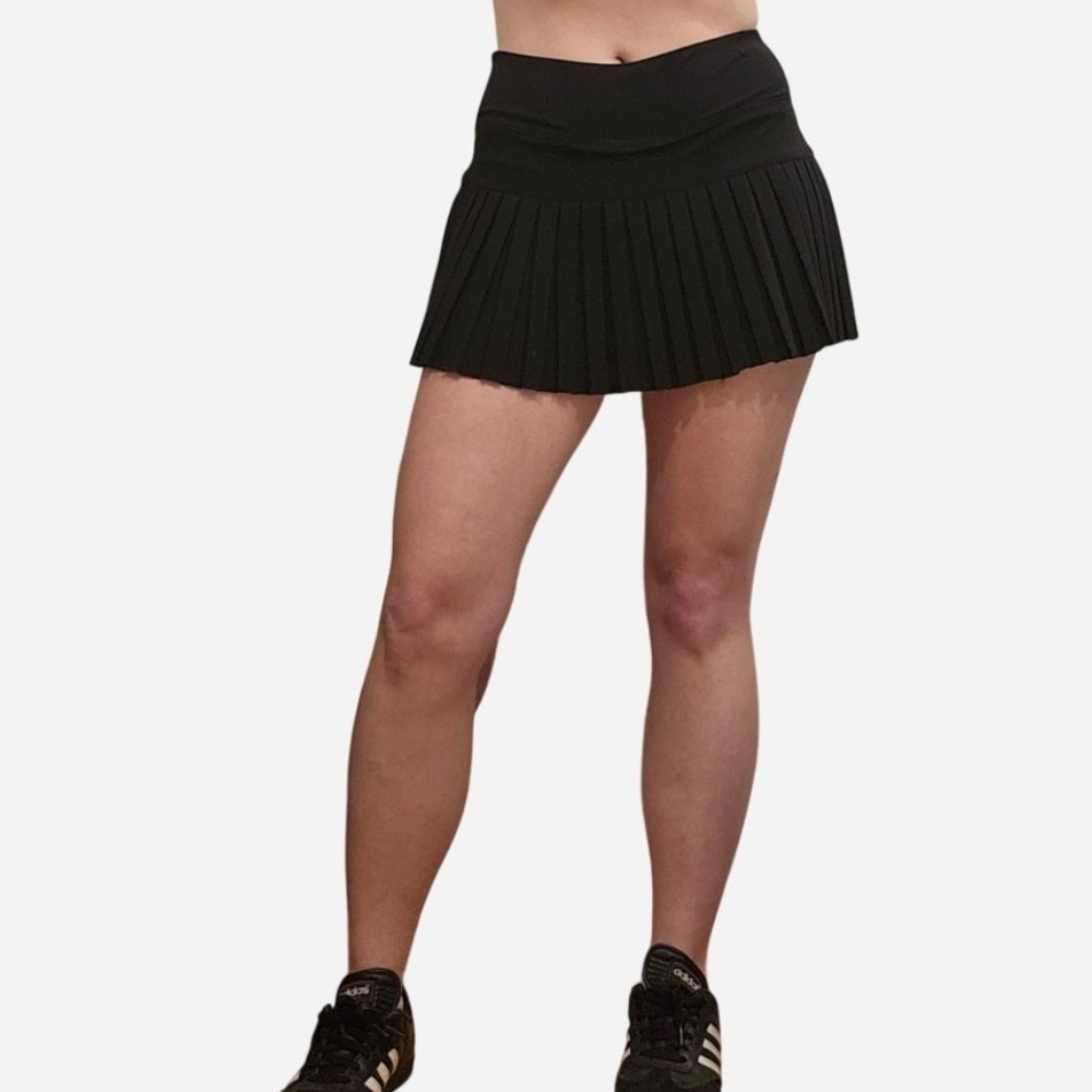 NWOT Black Pleated Athletic Tennis Skort/Skirt with Shorts Size M